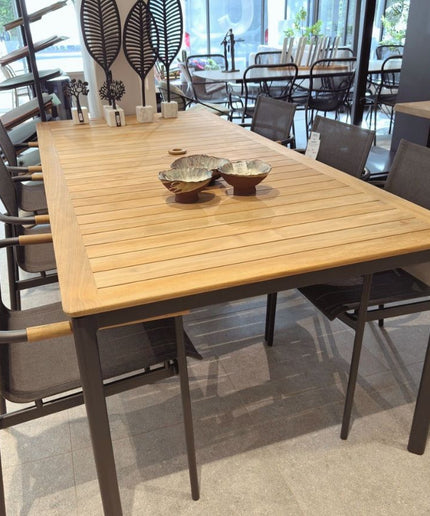 TABLE AROUND 220 - BARLOW TYRIE